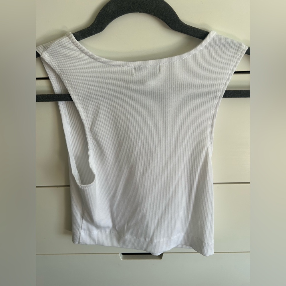 NWT Urban Social White Sleeveless Button-Down Top - Picture 5 of 6